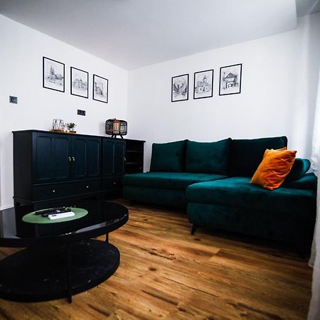 Old Roofs Apartment ซาเกร็บ ภายนอก รูปภาพ