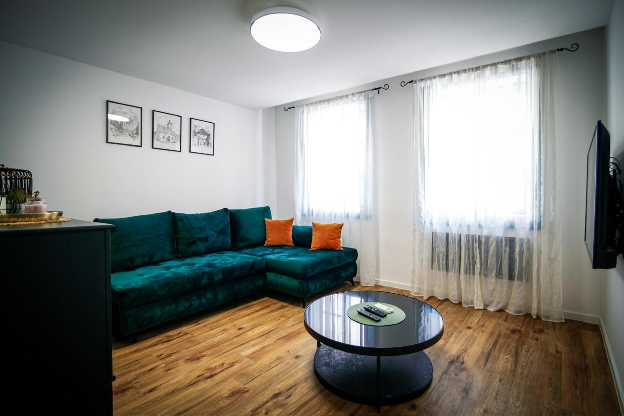 Old Roofs Apartment ซาเกร็บ ภายนอก รูปภาพ