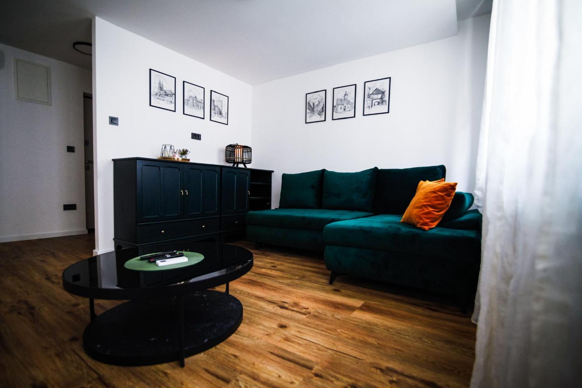 Old Roofs Apartment ซาเกร็บ ภายนอก รูปภาพ