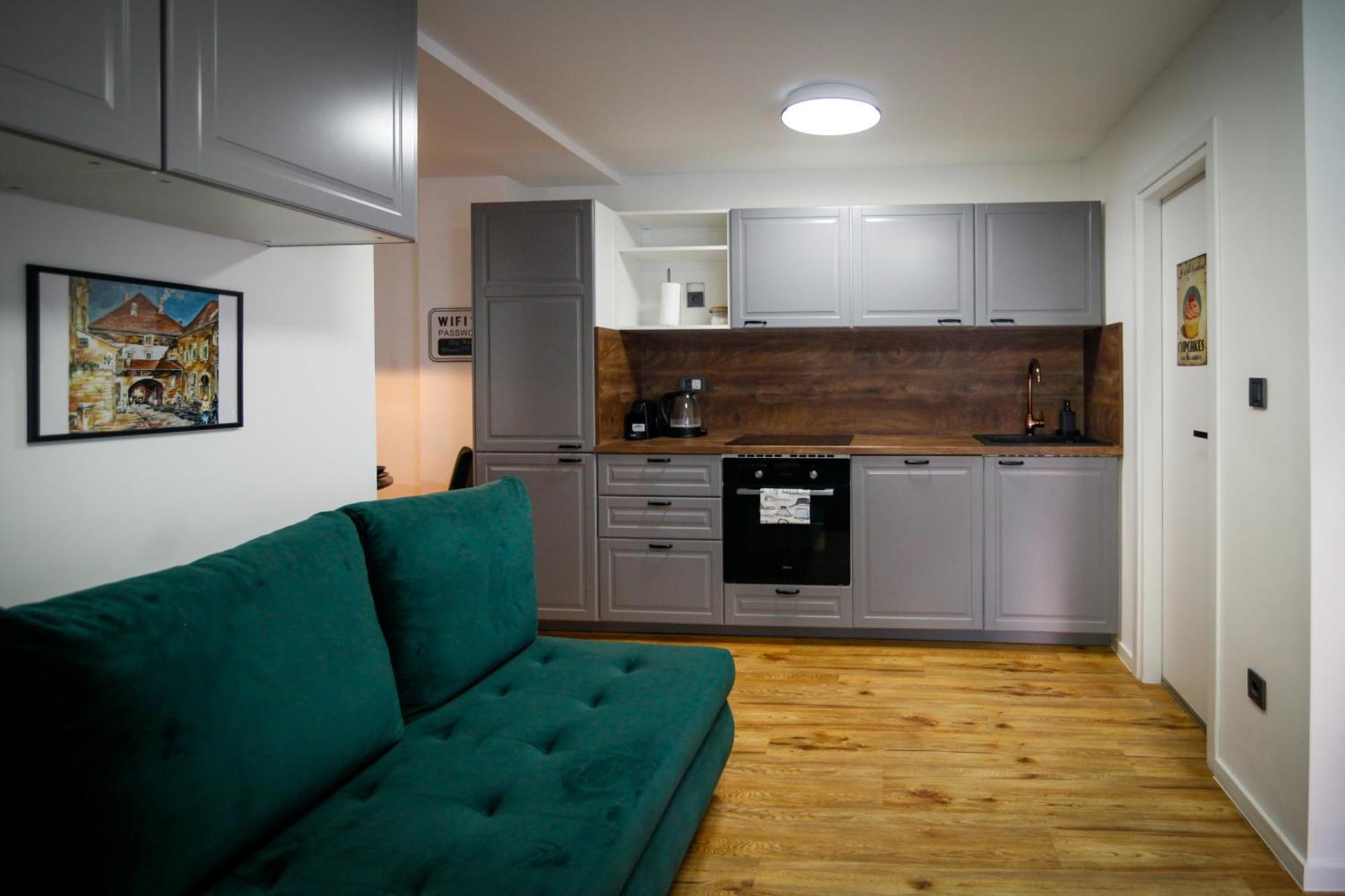 Old Roofs Apartment ซาเกร็บ ภายนอก รูปภาพ